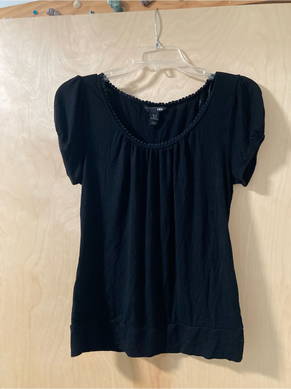 H&M Black Short Sleeve Pleated Scoop-Neck Women's Tee w/ Trim Women’s Sz Medium